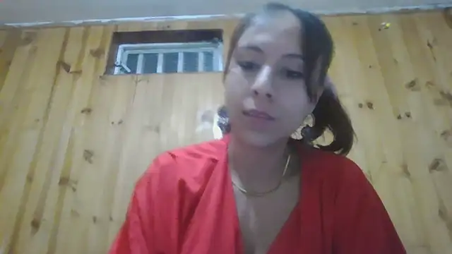 Snapshot of Roselingalvis13 chatting on 09-16-25, 02:45 Roselingalvis13 online show from 09-16-25, 02:45