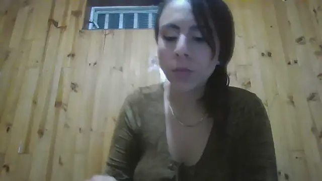 Snapshot of Roselingalvis13 chatting on 09-25-25, 02:50 Roselingalvis13 online show from 09-25-25, 02:50