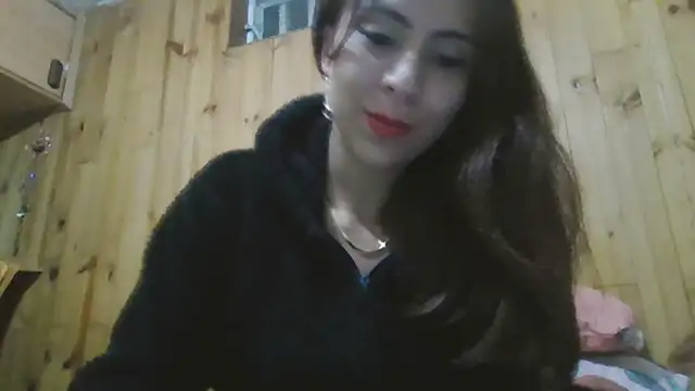 Snapshot of Roselingalvis13 chatting on 09-15-25, 02:34 Roselingalvis13 online show from 09-15-25, 02:34