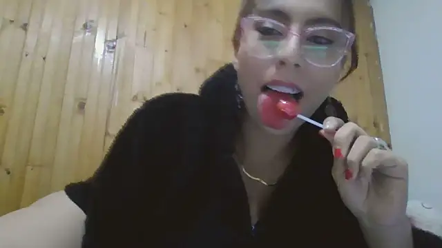 Snapshot of Roselingalvis13 chatting on 10-01-25, 03:11 Roselingalvis13 online show from 10-01-25, 03:11