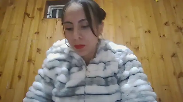 Snapshot of Roselingalvis13 chatting on 10-20-25, 02:35 Roselingalvis13 online show from 10-20-25, 02:35
