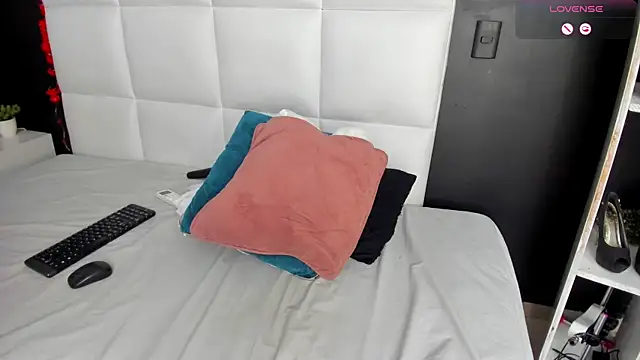 Gigi duran online show from 04-05-26, 04:52