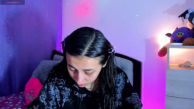 Snapshot of my_aleja_ chatting on 03-11-26, 11:37 my aleja online show from 03-11-26, 11:37