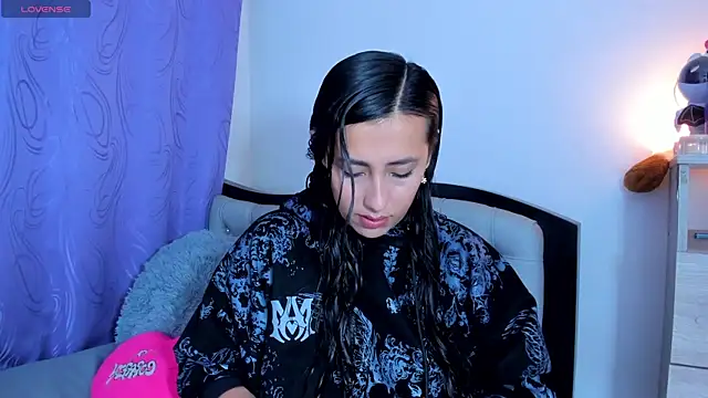 Snapshot of my_aleja_ chatting on 04-11-26, 10:41 my aleja online show from 04-11-26, 10:41