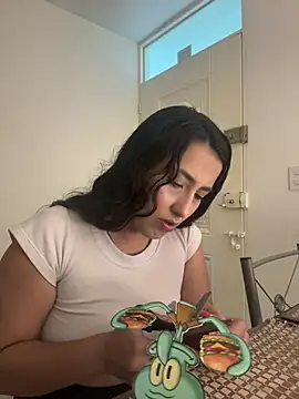 Snapshot of my_aleja_ chatting on 04-12-26, 01:42 my aleja online show from 04-12-26, 01:42