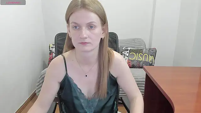 Snapshot of Alisha_Skyes chatting on 06-16-26, 03:34 Alisha Skyes online show from 06-16-26, 03:34