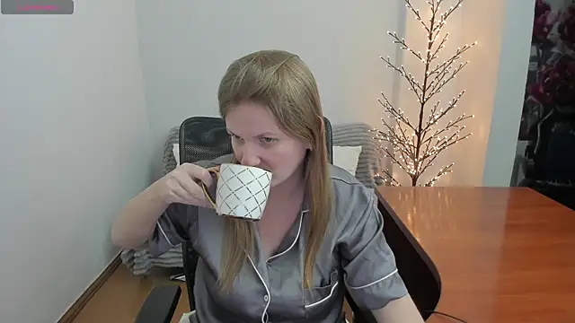 Alisha Skyes online show from 12-20-25, 06:44