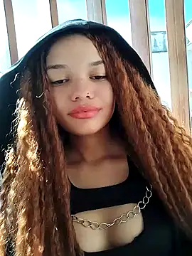 ChloeRaviss online show from 10-13-25, 12:40