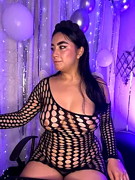 Dafnee sr online show from 10-28-25, 01:39