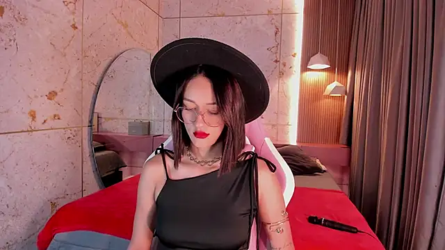 daphne courtis online show from 11-19-25, 03:06