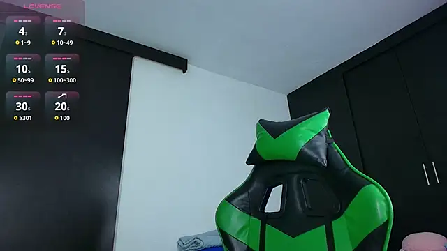 Snapshot of ImSophieFox chatting on 11-27-25, 04:02 ImSophieFox online show from 11-27-25, 04:02