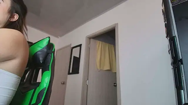 Snapshot of ImSophieFox chatting on 01-09-26, 05:09 ImSophieFox online show from 01-09-26, 05:09