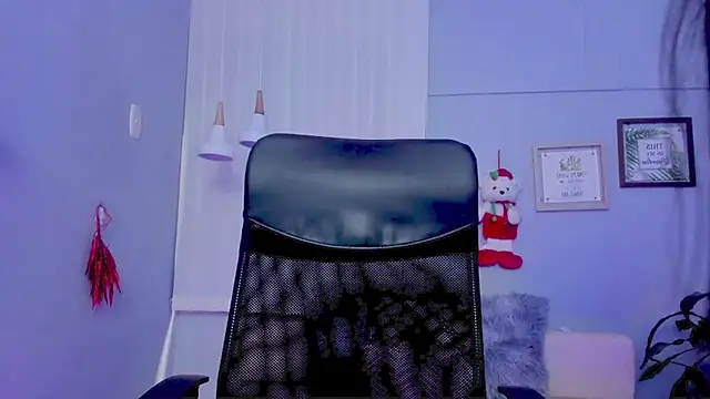 M0lly Beckers online show from 12-19-25, 08:11