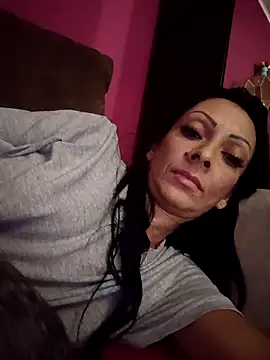 Snapshot of Laryta_girl13 chatting on 09-13-25, 07:03 Laryta girl13 online show from 09-13-25, 07:03