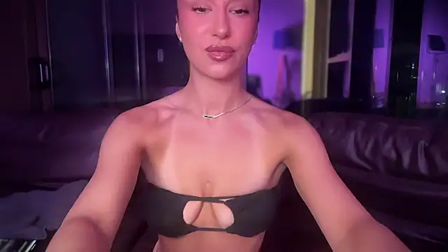 Snapshot of shy_Colette chatting on 10-08-25, 01:23 shy Colette online show from 10-08-25, 01:23