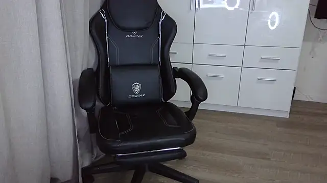 Milo9210 online show from 10-10-25, 10:21