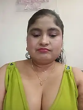 Snapshot of hornyriyanka chatting on 06-17-26, 02:44 hornyriyanka online show from 06-17-26, 02:44