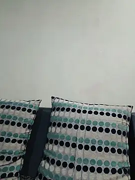 Snapshot of hornyriyanka chatting on 05-17-26, 02:33 hornyriyanka online show from 05-17-26, 02:33