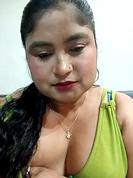Snapshot of hornyriyanka chatting on 06-10-26, 02:24 hornyriyanka online show from 06-10-26, 02:24