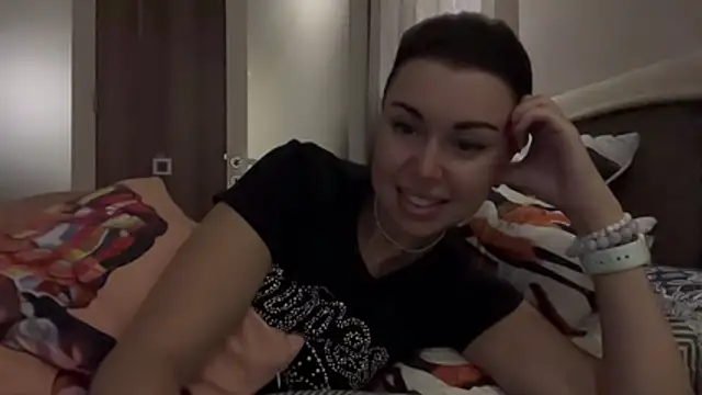 Snapshot of Gilin1 chatting on 10-20-25, 08:20 Gilin1 online show from 10-20-25, 08:20