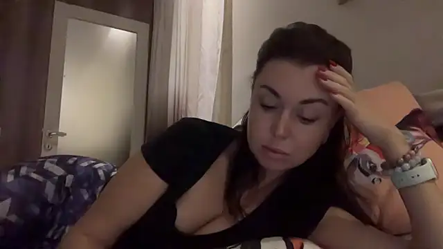 Snapshot of Gilin1 chatting on 11-04-25, 07:39 Gilin1 online show from 11-04-25, 07:39