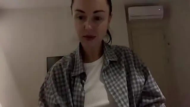 Snapshot of Gilin1 chatting on 10-09-25, 06:41 Gilin1 online show from 10-09-25, 06:41