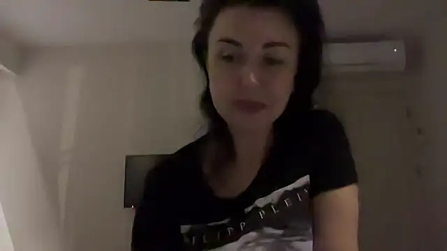 Snapshot of Gilin1 chatting on 10-31-25, 07:10 Gilin1 online show from 10-31-25, 07:10