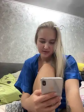 Snapshot of CandyVice chatting on 10-19-25, 04:32 CandyVice online show from 10-19-25, 04:32