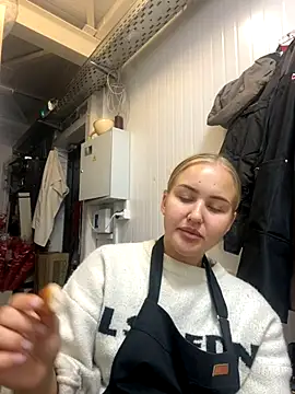 Snapshot of CandyVice chatting on 09-26-25, 06:15 CandyVice online show from 09-26-25, 06:15