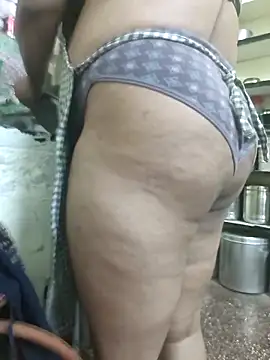 Snapshot of dhanshri143 chatting on 10-10-25, 06:03 dhanshri143 online show from 10-10-25, 06:03