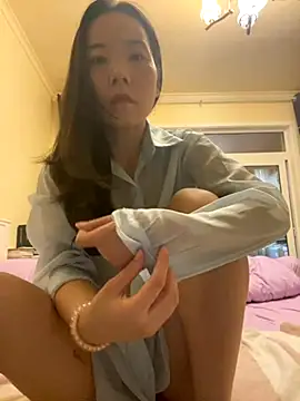 Snapshot of xinmeng-000 chatting on 09-27-25, 12:17 xinmeng-000 online show from 09-27-25, 12:17