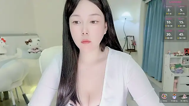 Snapshot of Bella_Ava chatting on 06-10-26, 02:07 Bella Ava online show from 06-10-26, 02:07