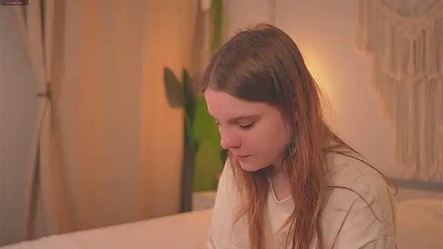 Lu  Lane online show from 10-15-25, 08:33