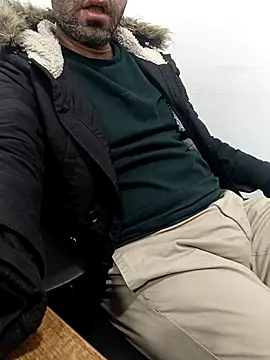 Snapshot of Yaman_33 chatting on 02-19-26, 06:10 Yaman 33 online show from 02-19-26, 06:10