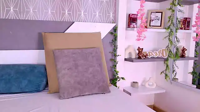 Snapshot of Celine_Lee chatting on 10-13-25, 05:36 Celine Lee online show from 10-13-25, 05:36