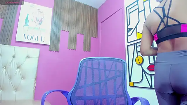 Lucia Spear online show from 10-24-25, 01:10