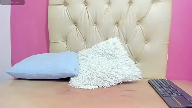 Lucia Spear online show from 11-27-25, 01:00