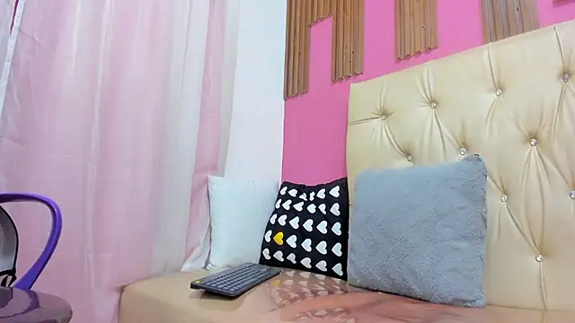 Lucia Spear online show from 01-09-26, 01:07