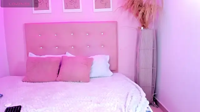 ANNIE DOLCE  online show from 09-26-25, 09:10