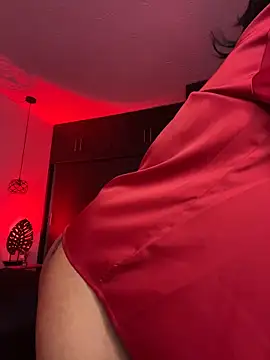 Snapshot of TweetiePieXXX chatting on 02-06-26, 09:22 TweetiePieXXX online show from 02-06-26, 09:22