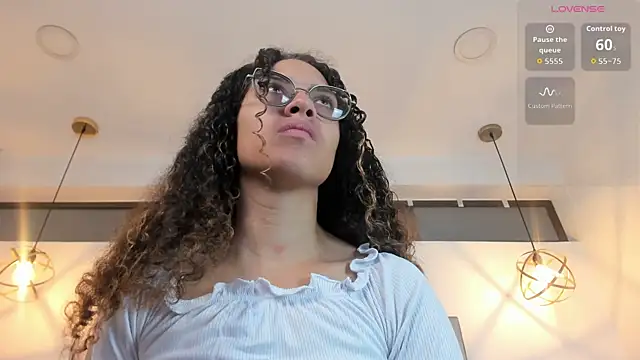 Hanna Cornee  online show from 09-18-25, 01:47