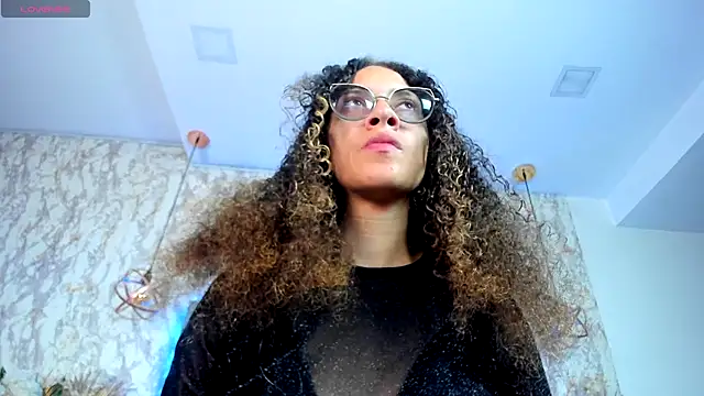 Hanna Cornee  online show from 09-12-25, 01:44