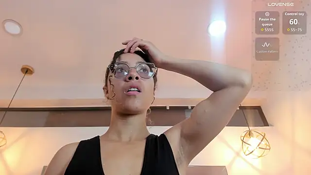 Hanna Cornee  online show from 09-29-25, 01:50