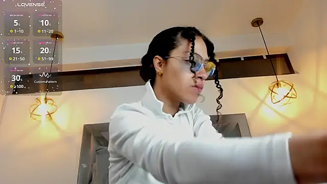 Hanna Cornee  online show from 12-03-25, 01:43