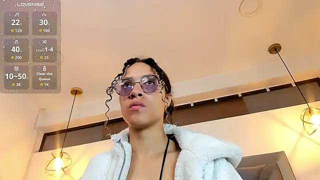 Hanna Cornee  online show from 10-18-25, 01:46