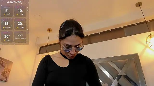 Hanna Cornee  online show from 11-06-25, 01:37