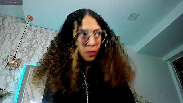 Hanna Cornee  online show from 09-15-25, 01:55