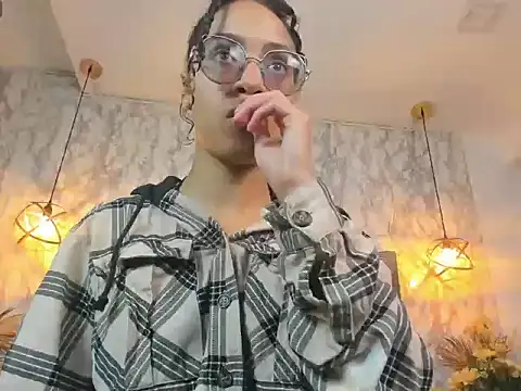 Hanna Cornee  online show from 09-27-25, 01:39