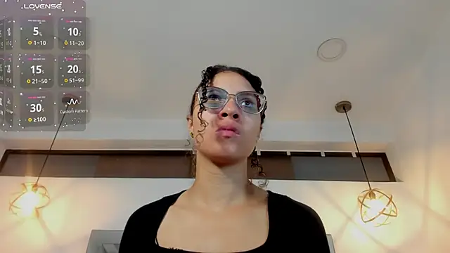 Hanna Cornee  online show from 11-20-25, 01:45