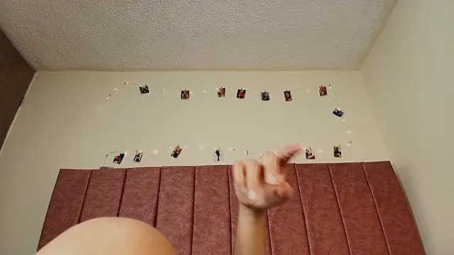 Snapshot of Barbiie_98 chatting on 01-16-26, 12:20 Barbiie 98 online show from 01-16-26, 12:20